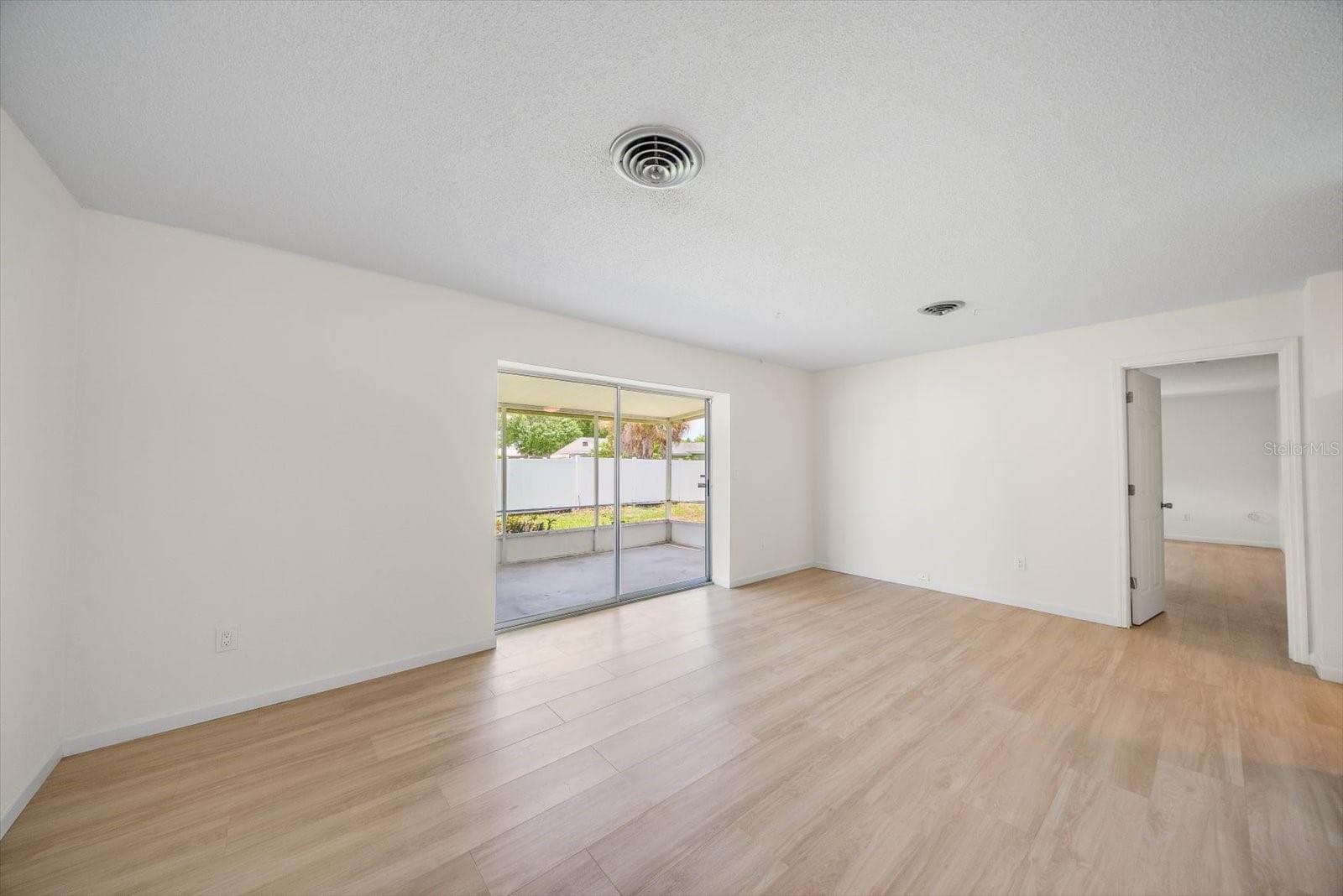 Single Family Residence at 987 QUEEN RD, VENICE, photo 11 of 36