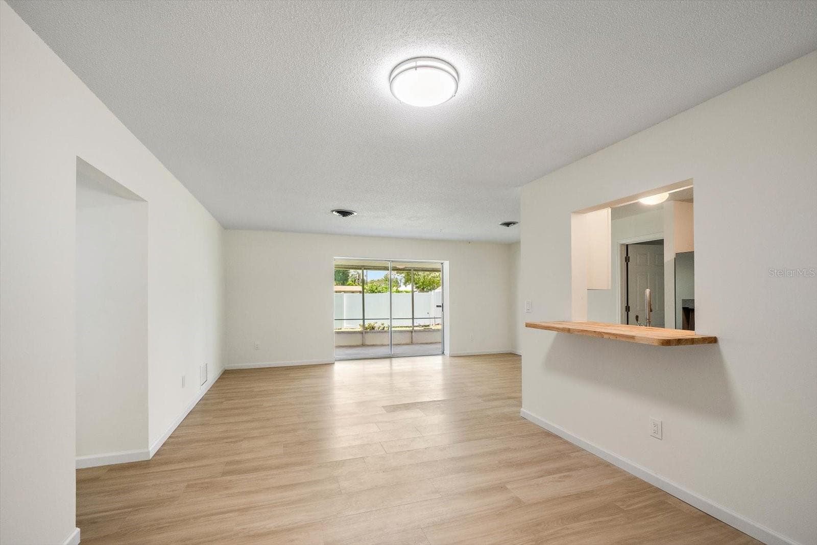 Single Family Residence at 987 QUEEN RD, VENICE, photo 14 of 36