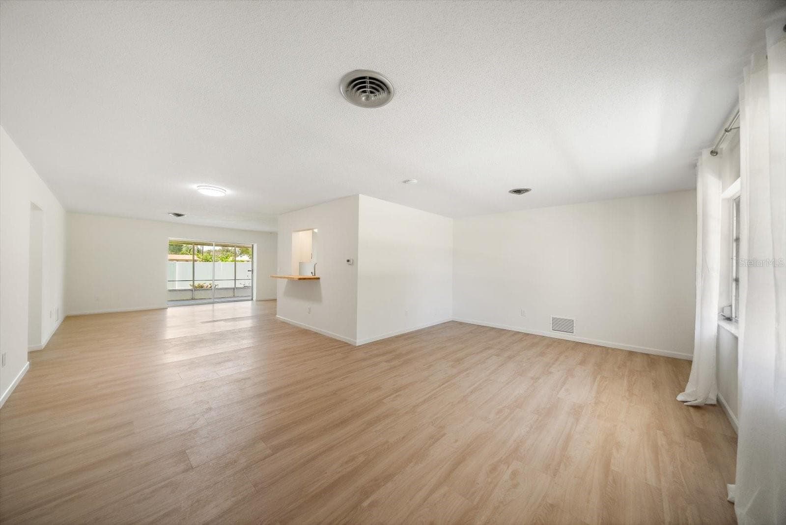 Single Family Residence at 987 QUEEN RD, VENICE, photo 15 of 36