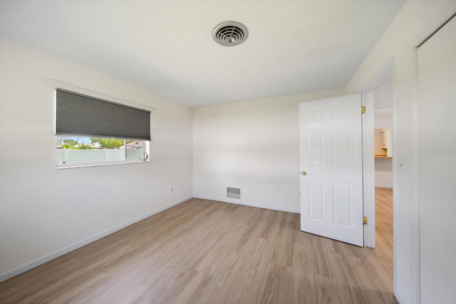 Single Family Residence at 987 QUEEN RD, VENICE, photo 17 of 36