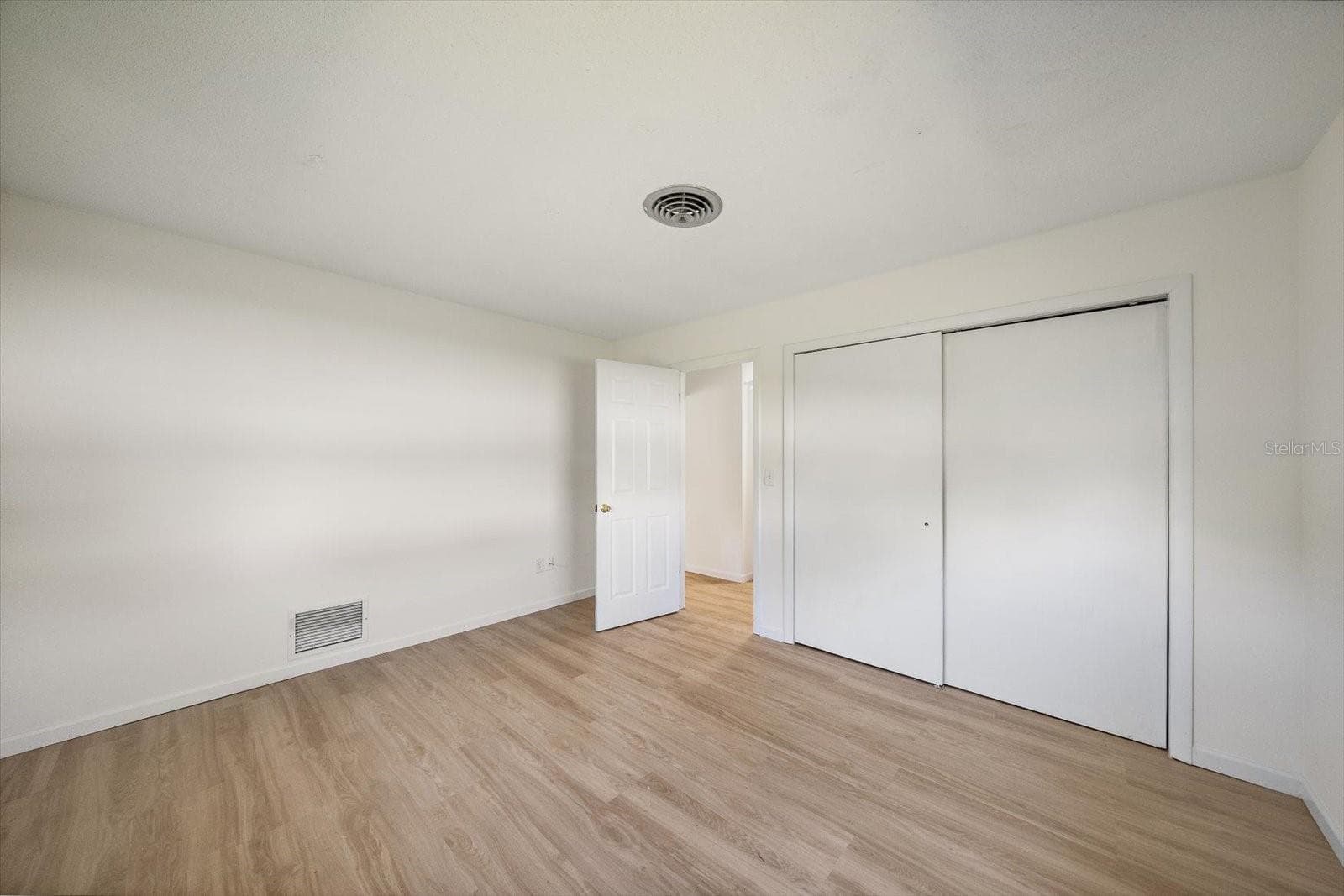 Single Family Residence at 987 QUEEN RD, VENICE, photo 18 of 36