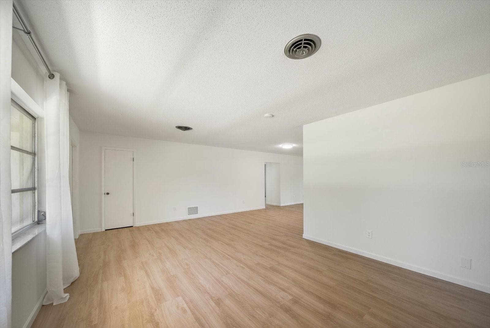 Single Family Residence at 987 QUEEN RD, VENICE, photo 28 of 36