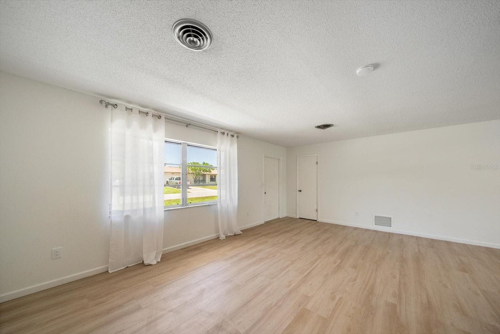 Single Family Residence at 987 QUEEN RD, VENICE, photo 29 of 36
