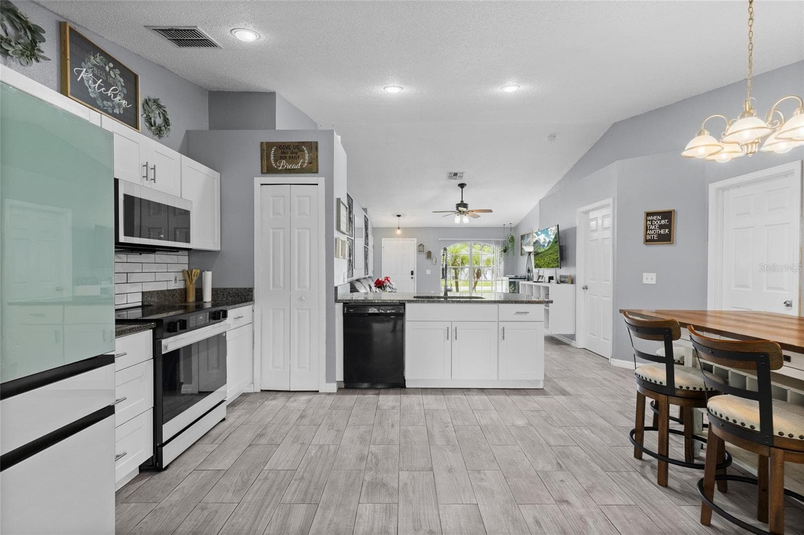 Single Family Residence at 2472 PINE CHASE CIR, ST CLOUD, photo 9 of 32