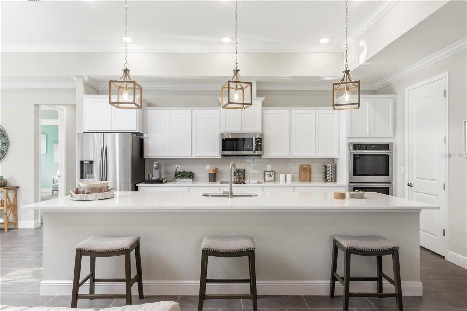 Single Family Residence at 2214 ELEGANT MANOR CIR, EDGEWATER, photo 7 of 51