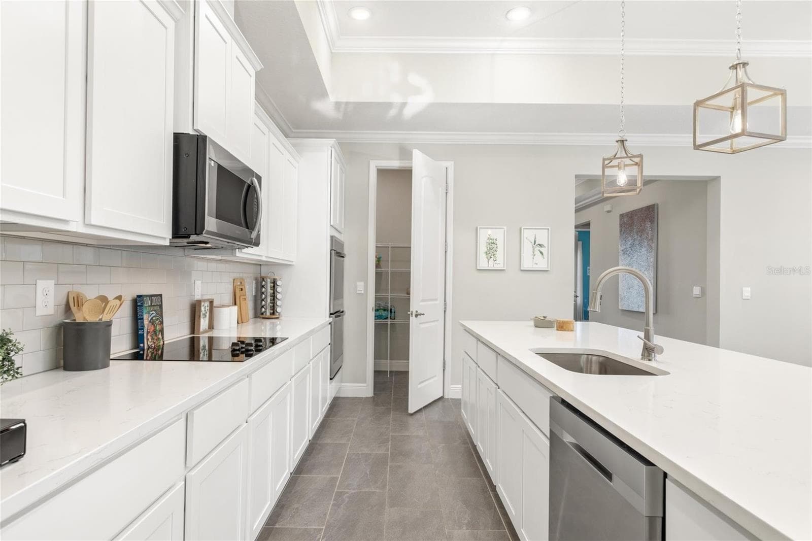 Single Family Residence at 2214 ELEGANT MANOR CIR, EDGEWATER, photo 8 of 51