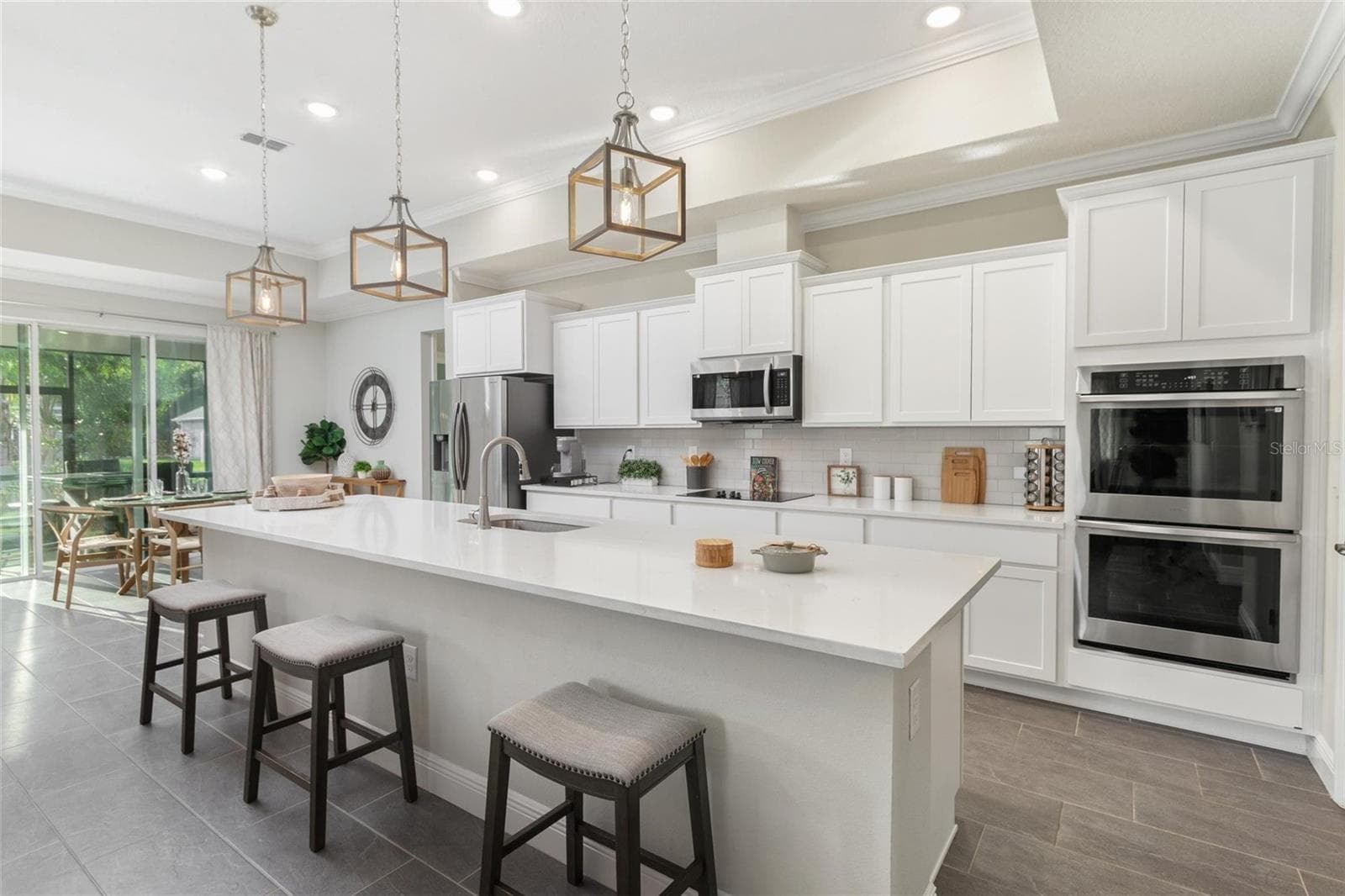 Single Family Residence at 2214 ELEGANT MANOR CIR, EDGEWATER, photo 9 of 51