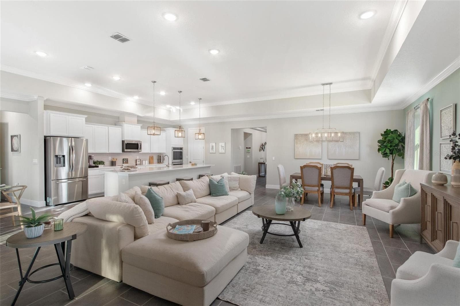 Single Family Residence at 2214 ELEGANT MANOR CIR, EDGEWATER, photo 14 of 51