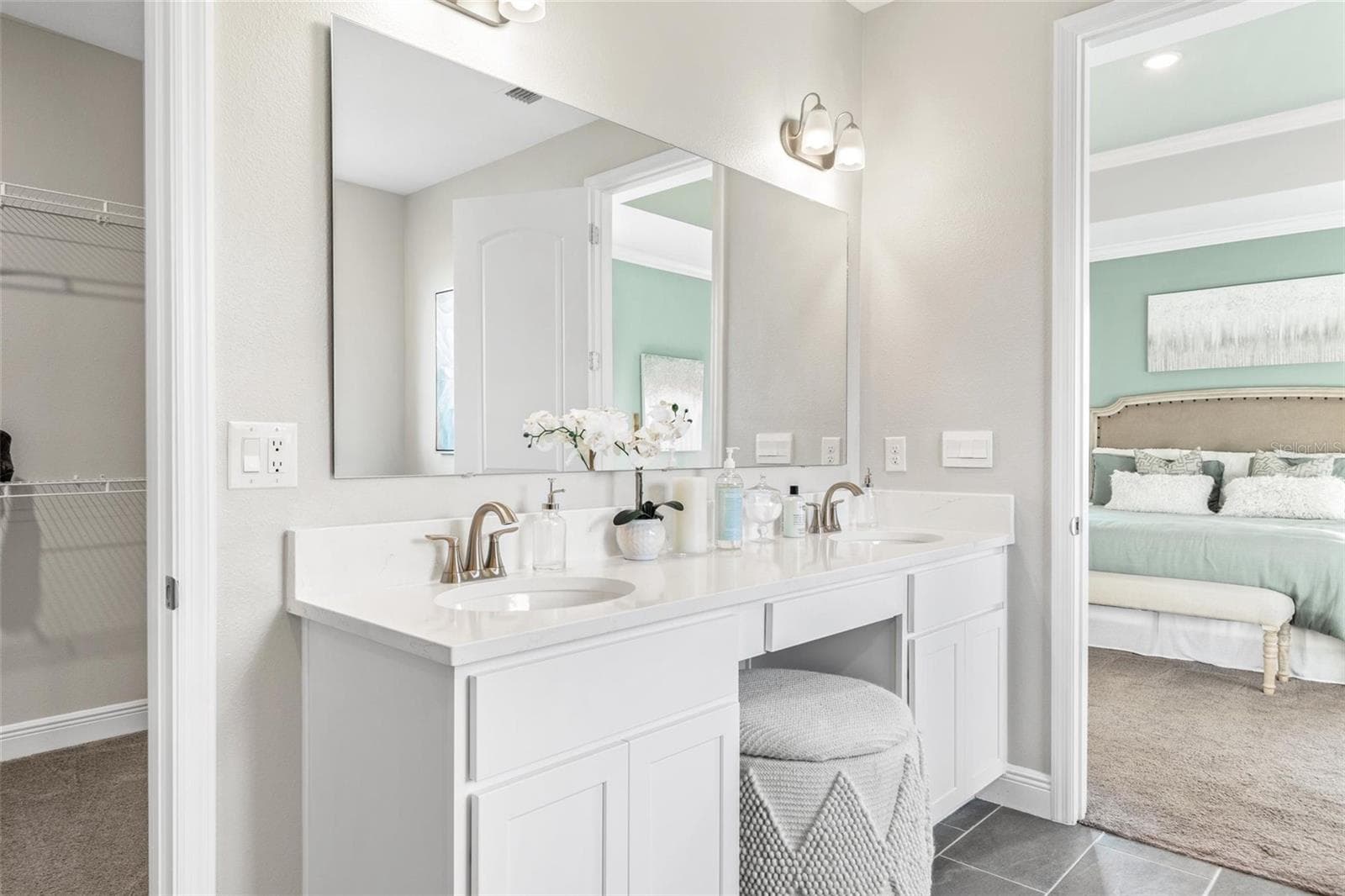 Single Family Residence at 2214 ELEGANT MANOR CIR, EDGEWATER, photo 19 of 51