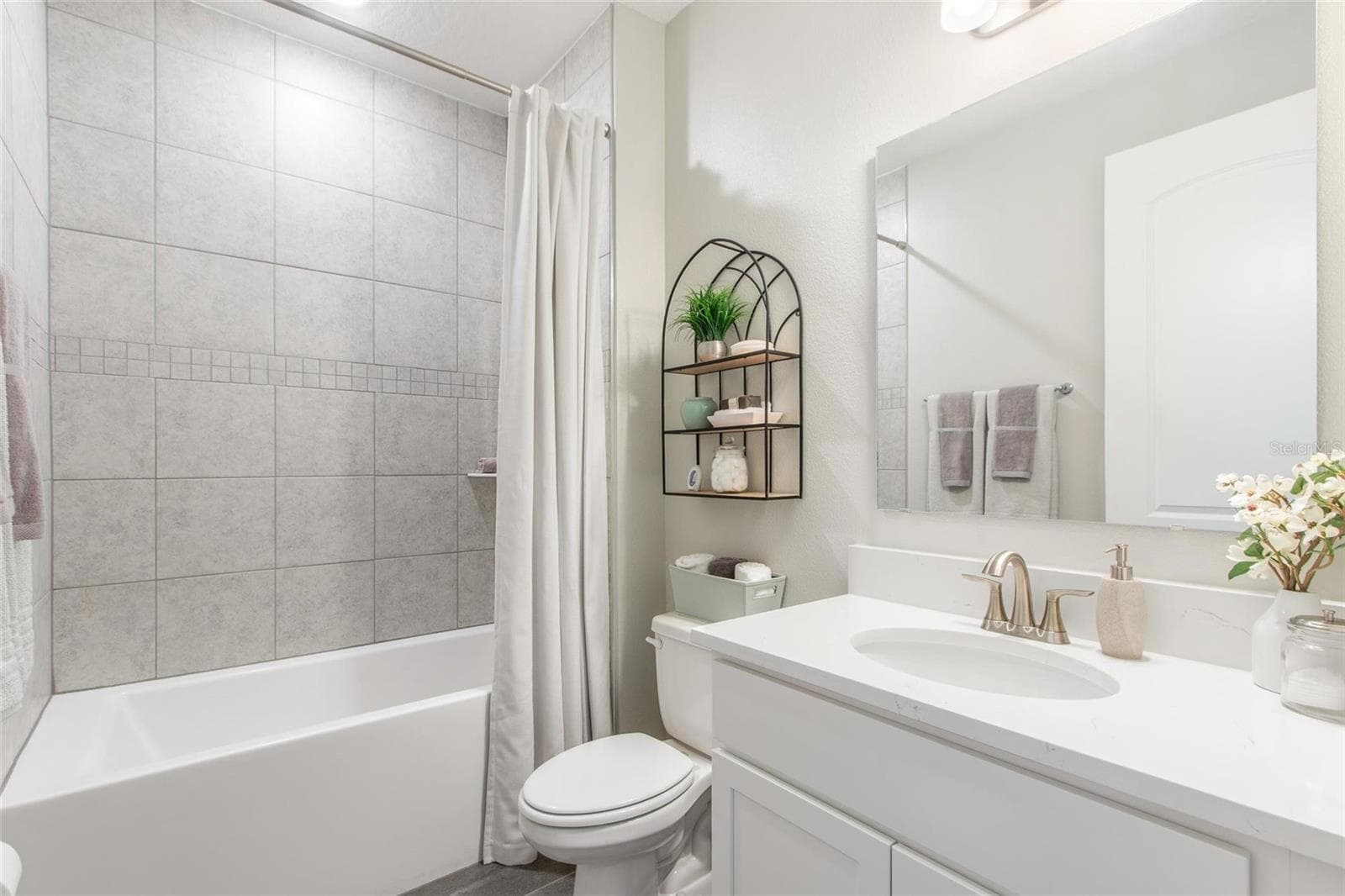 Single Family Residence at 2214 ELEGANT MANOR CIR, EDGEWATER, photo 25 of 51