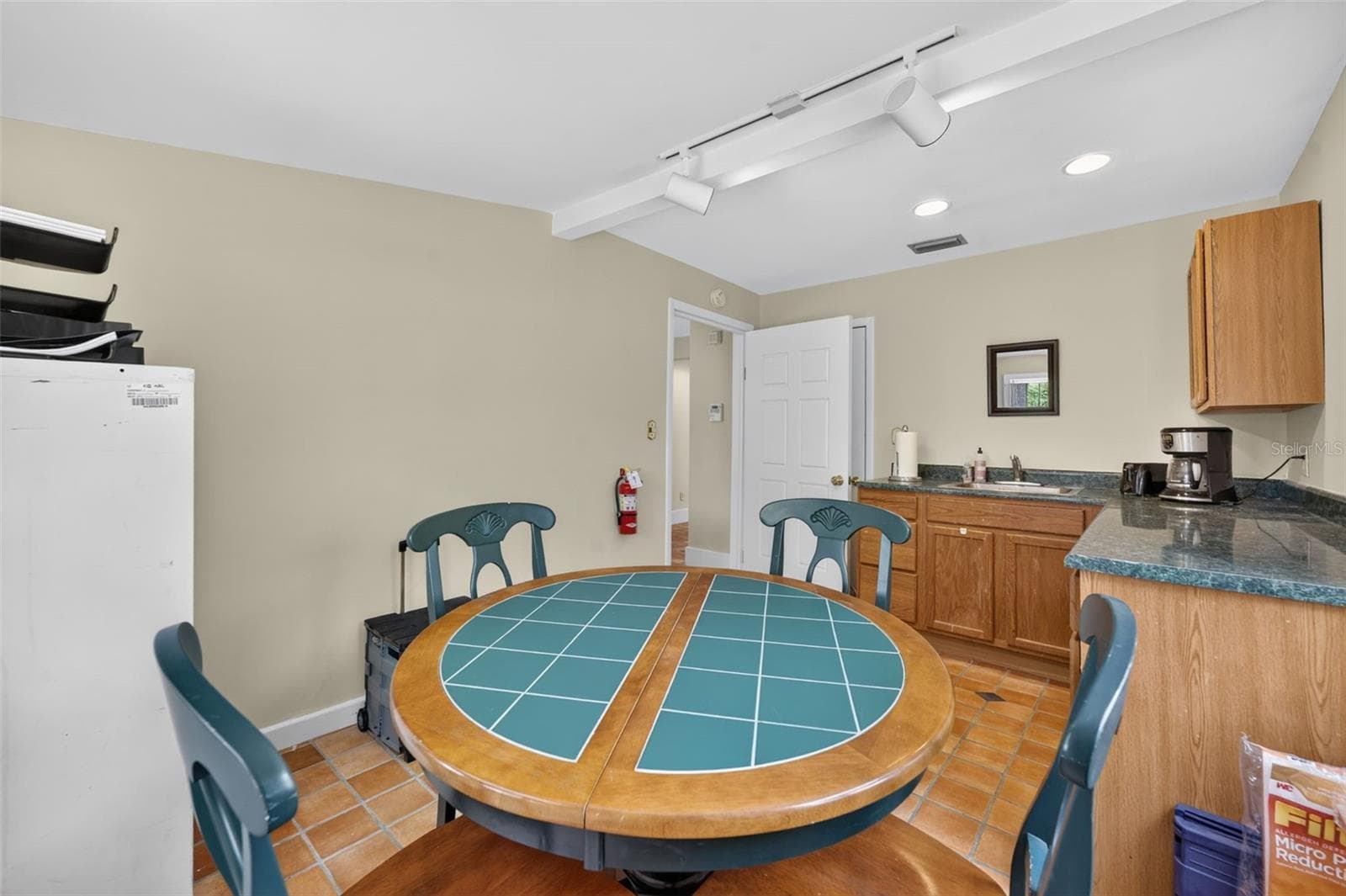 Break room - 339 S RIDGEWOOD AVE, DAYTONA BEACH