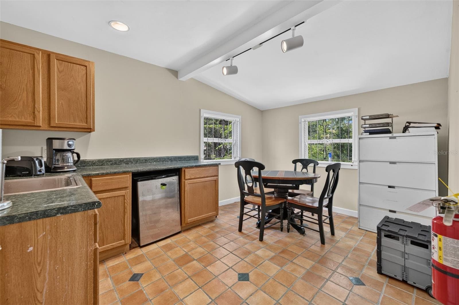 Break room - 339 S RIDGEWOOD AVE, DAYTONA BEACH