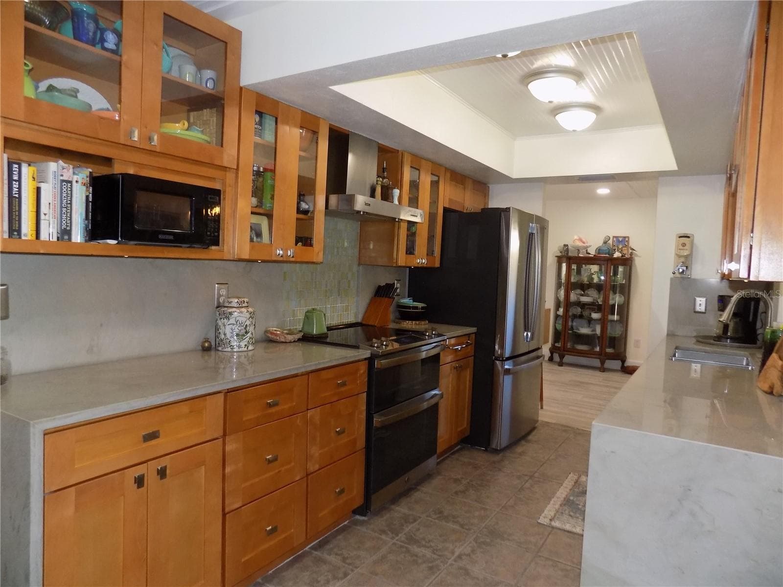 Brazilian quartzite counters & newer cabinetry - 1874 WATEROAK DR W, CLEARWATER
