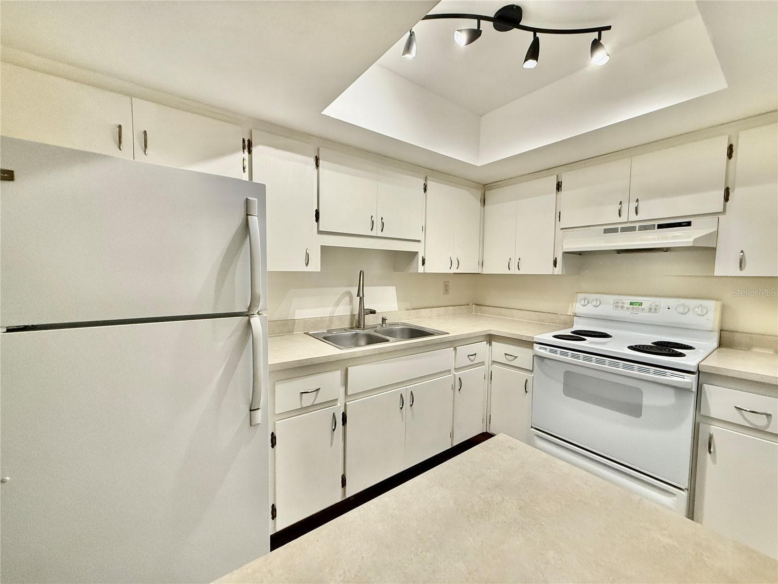 Condominium at 2217 HOPKINS DR W #2217, BRADENTON, photo 2 of 15