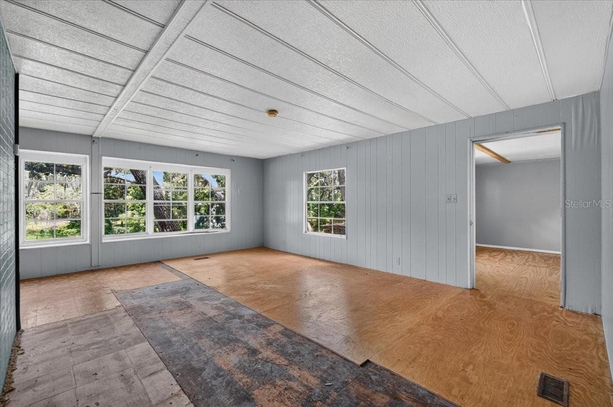 Manufactured Home at 12489 SW 45TH TER, WEBSTER, photo 5 of 44