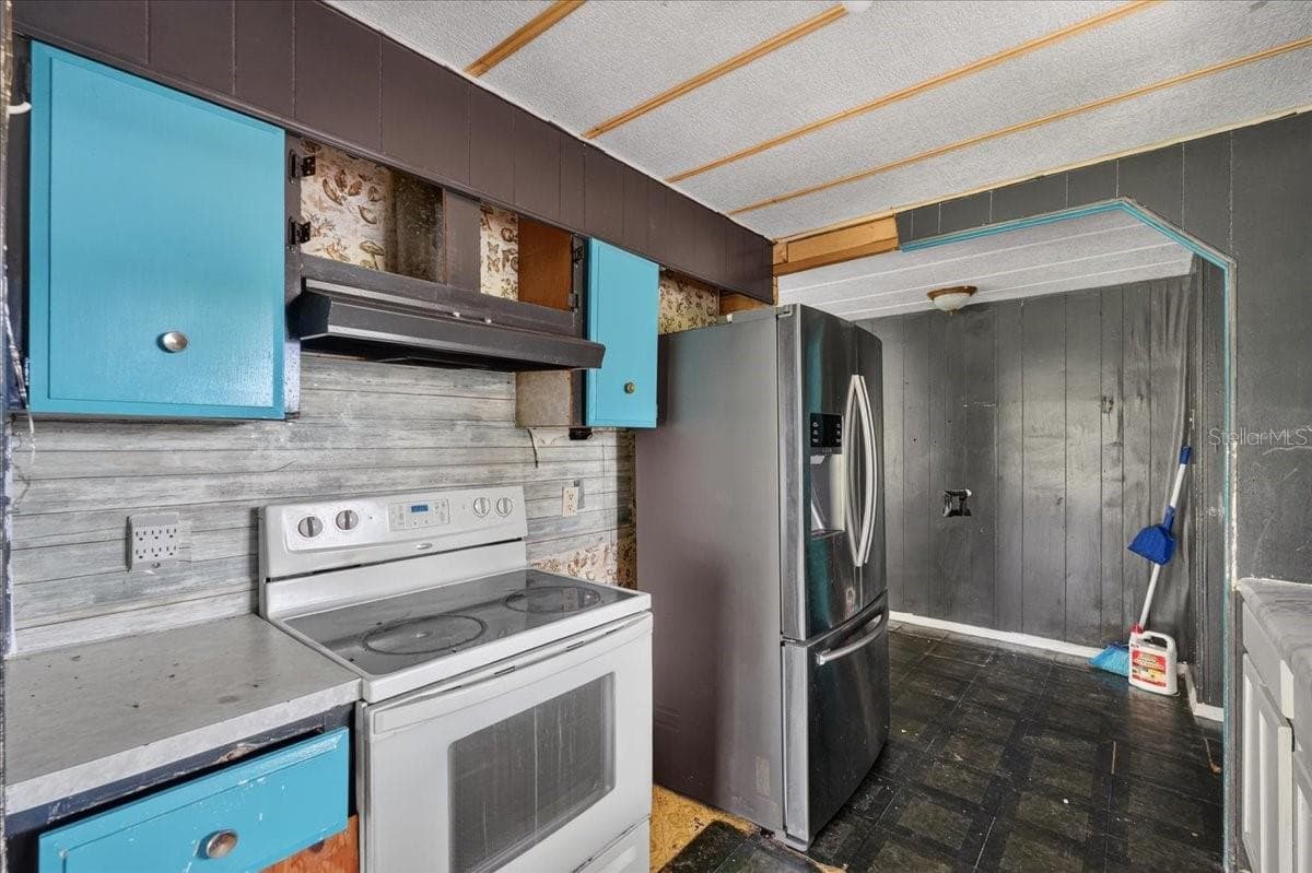 Manufactured Home at 12489 SW 45TH TER, WEBSTER, photo 6 of 44