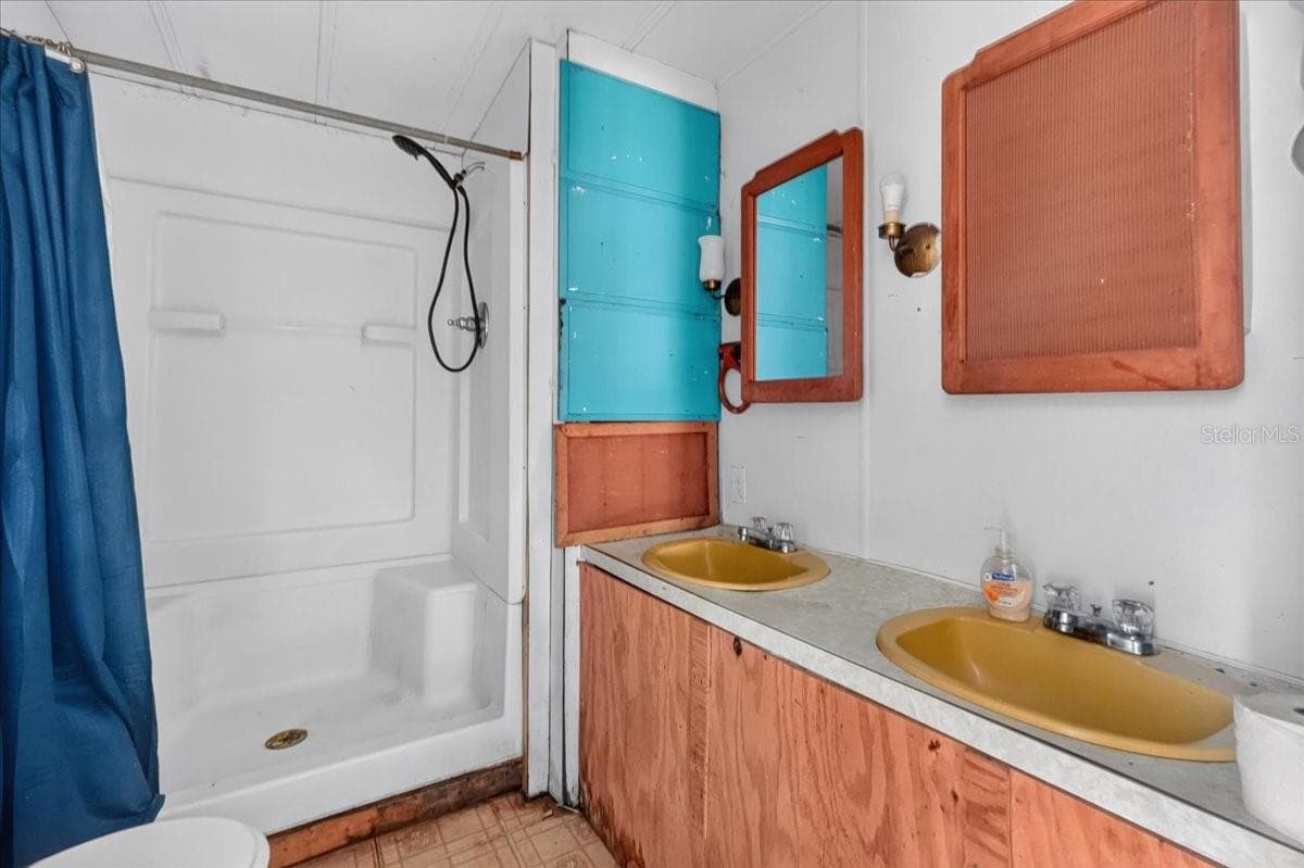 Manufactured Home at 12489 SW 45TH TER, WEBSTER, photo 24 of 44