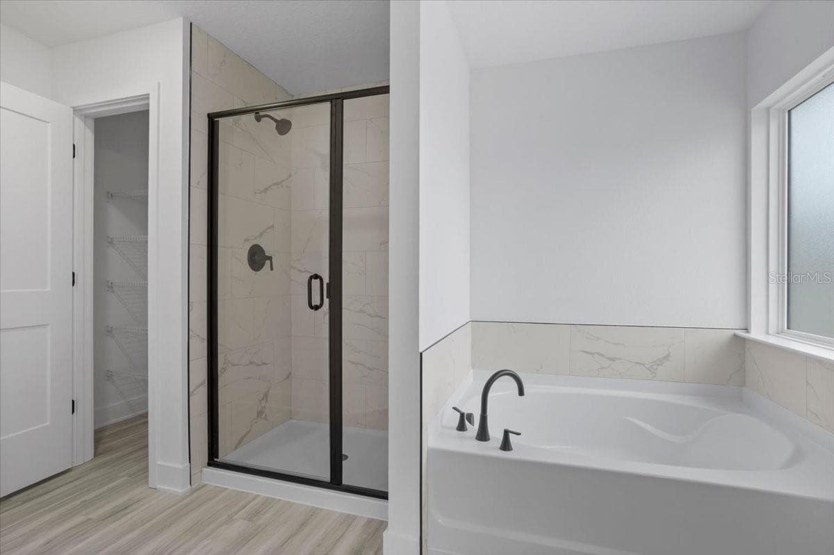 Primary Bathroom - 13651 NW 150TH CIR, ALACHUA