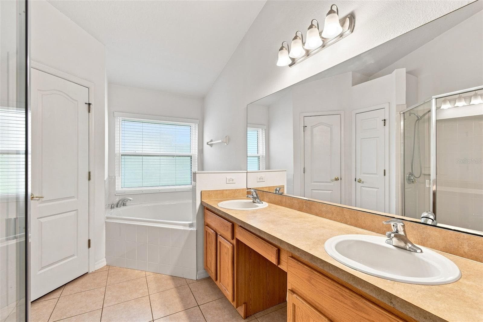 Primary Bath has Dual Vanities, Separate Shower and Tub - 1174 BEECH GROVE WAY, ORLANDO