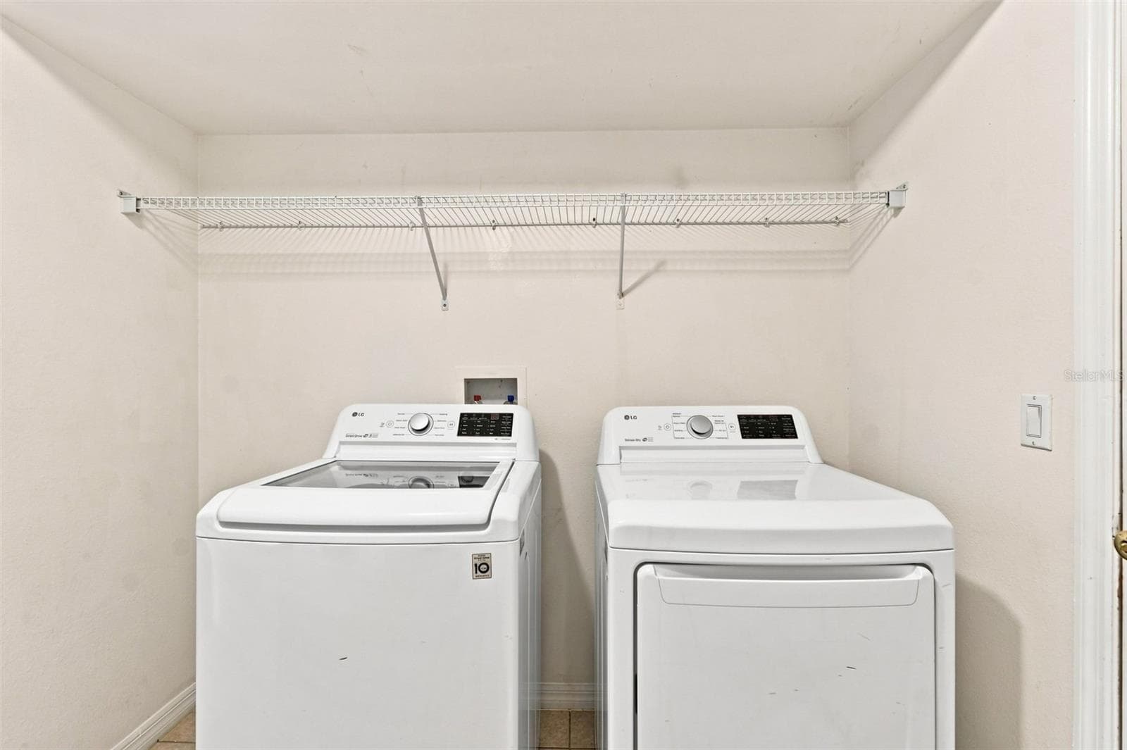 Large Laundry Room with Washer and Dryer - 1174 BEECH GROVE WAY, ORLANDO