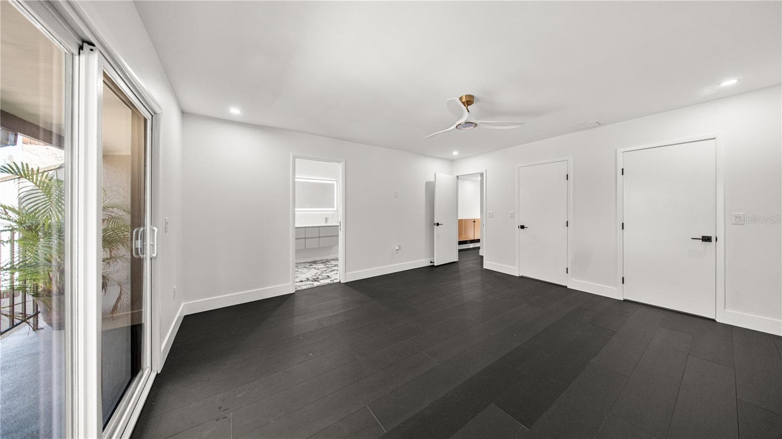 Townhouse at 164 E DAVIS BLVD, TAMPA, photo 24 of 42