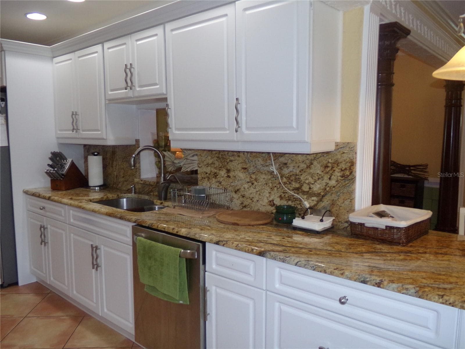 Kitchen - 9312 KINGSTON RD, BRADENTON