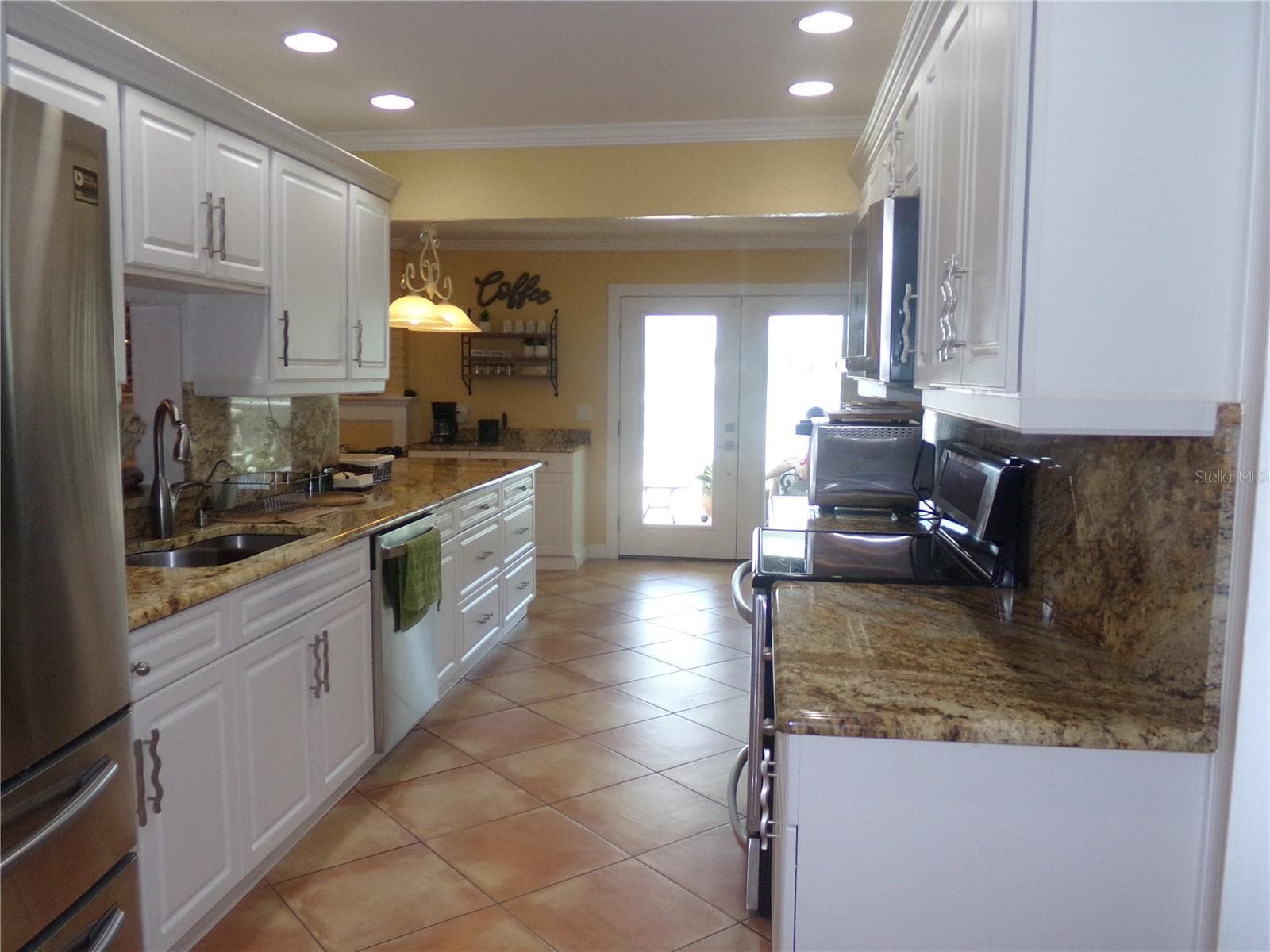 Kitchen - 9312 KINGSTON RD, BRADENTON