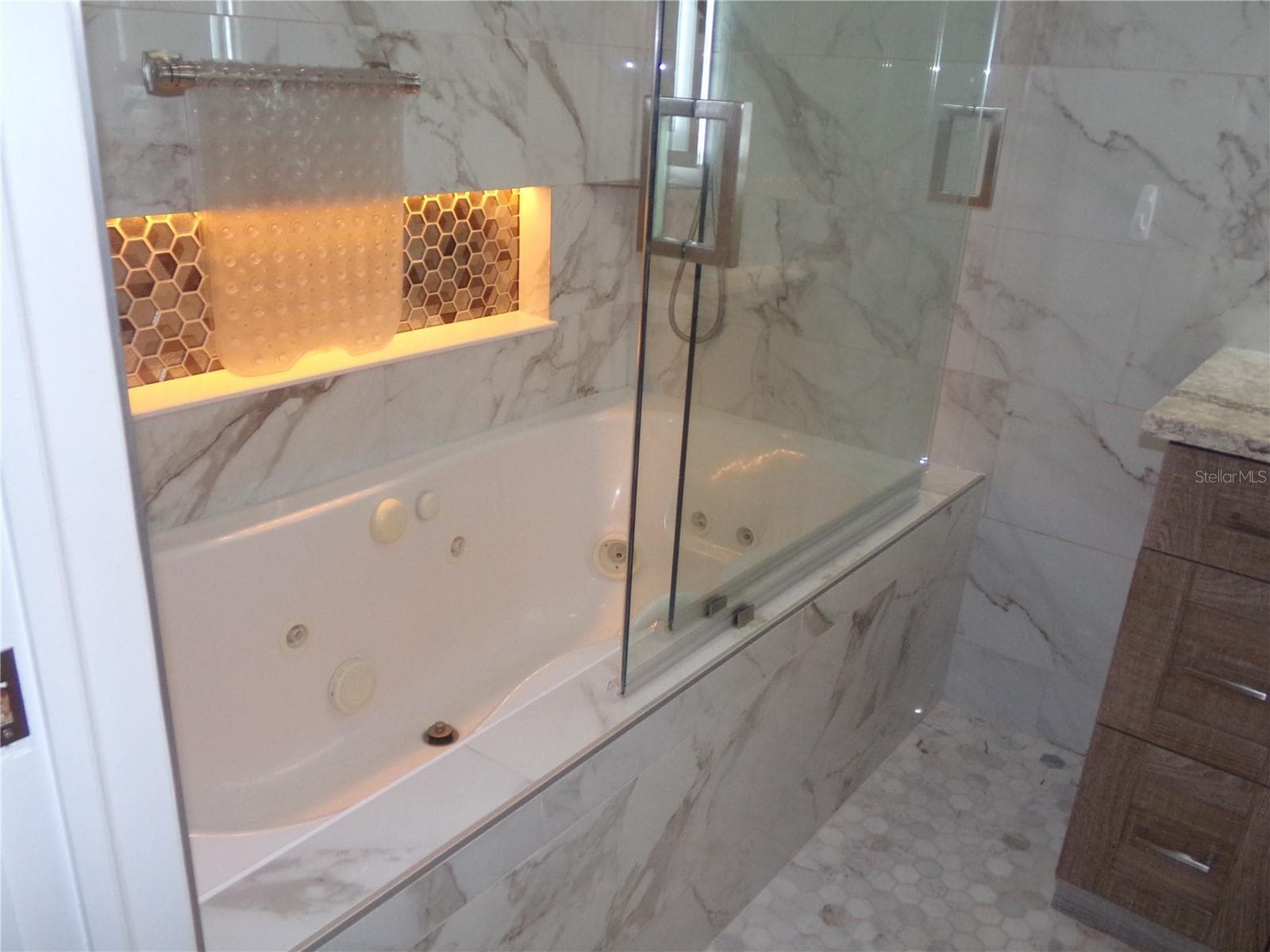 Master bath - 9312 KINGSTON RD, BRADENTON