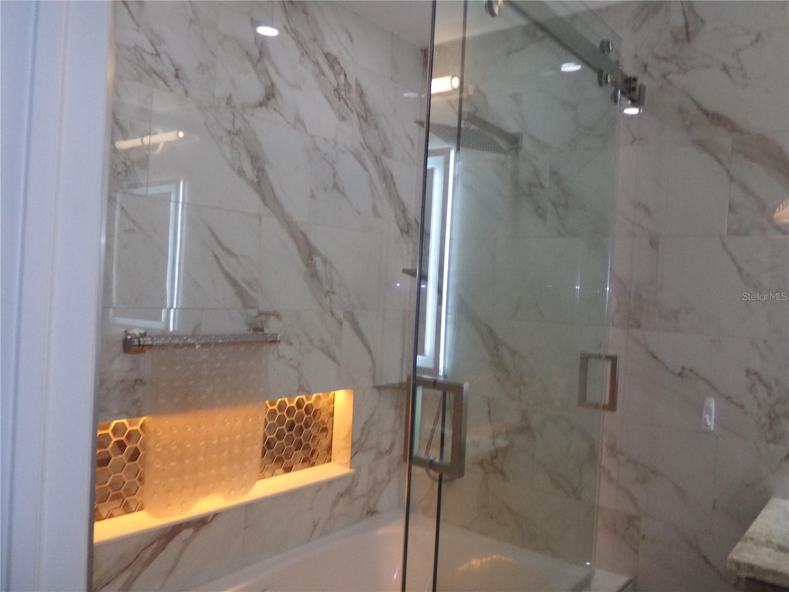 Master bath - 9312 KINGSTON RD, BRADENTON