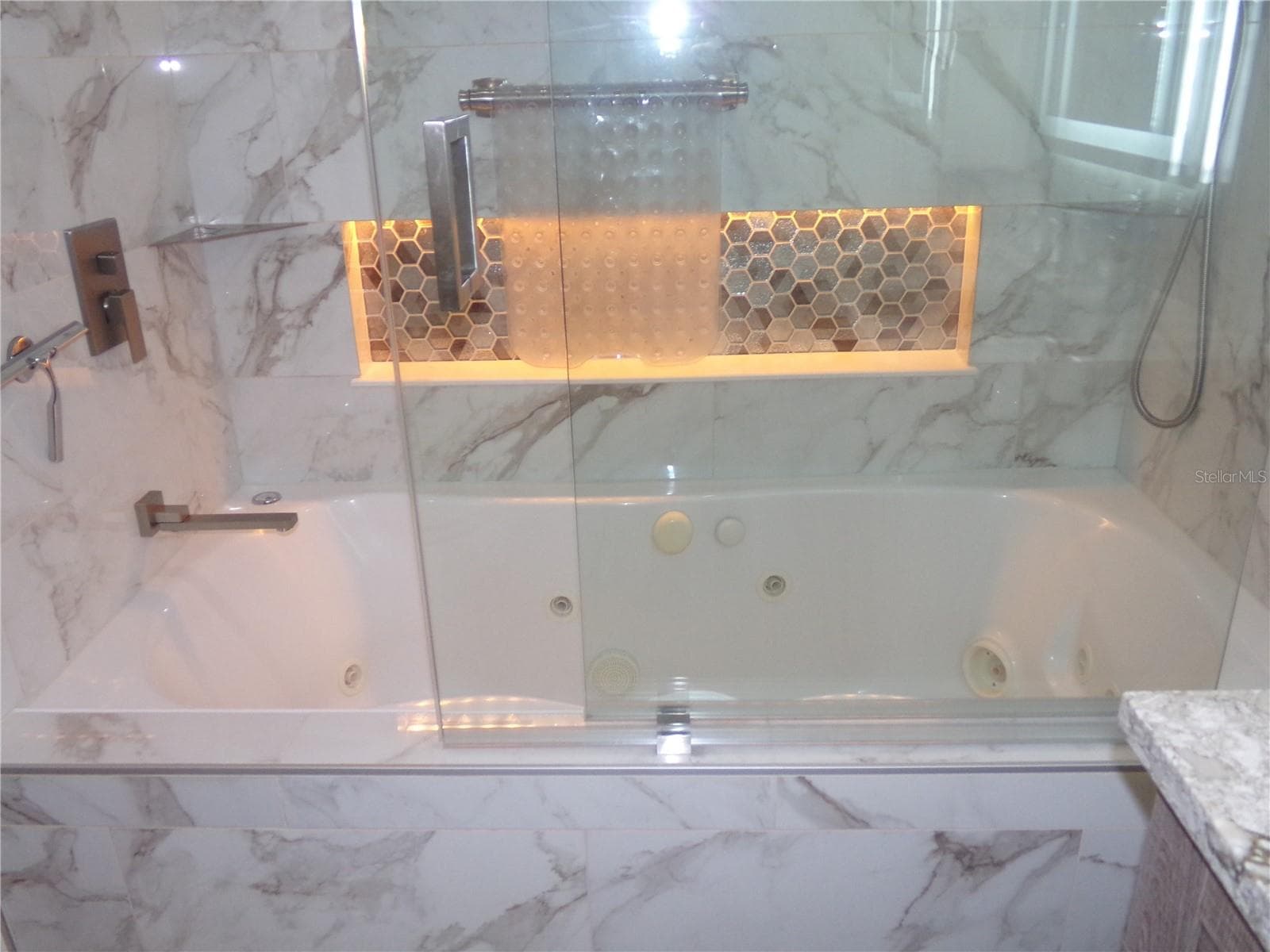 Master bath - 9312 KINGSTON RD, BRADENTON