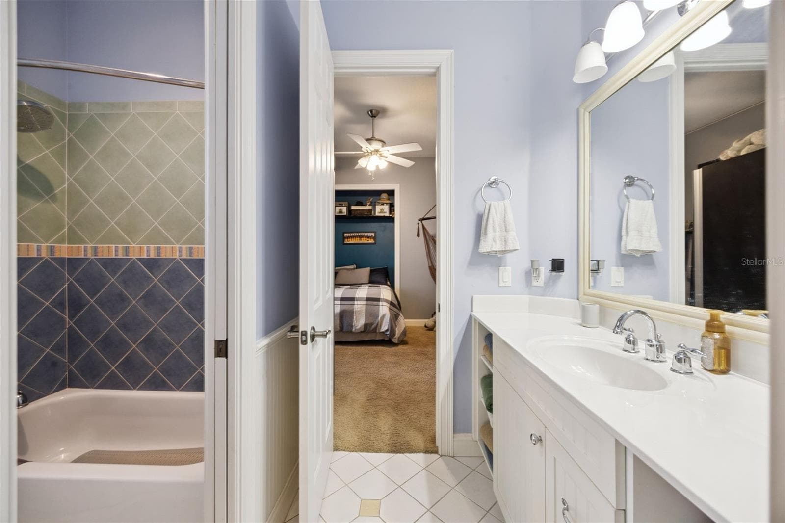 Additional full bath serves the secondary bedroom wing. - 30440 JUBILEE WAY, SORRENTO