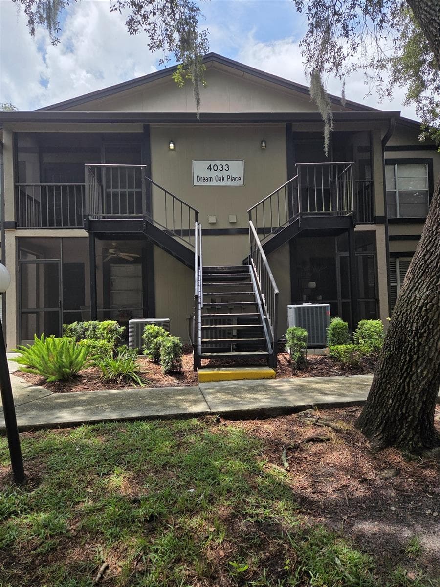 4033 DREAM OAK PL #203