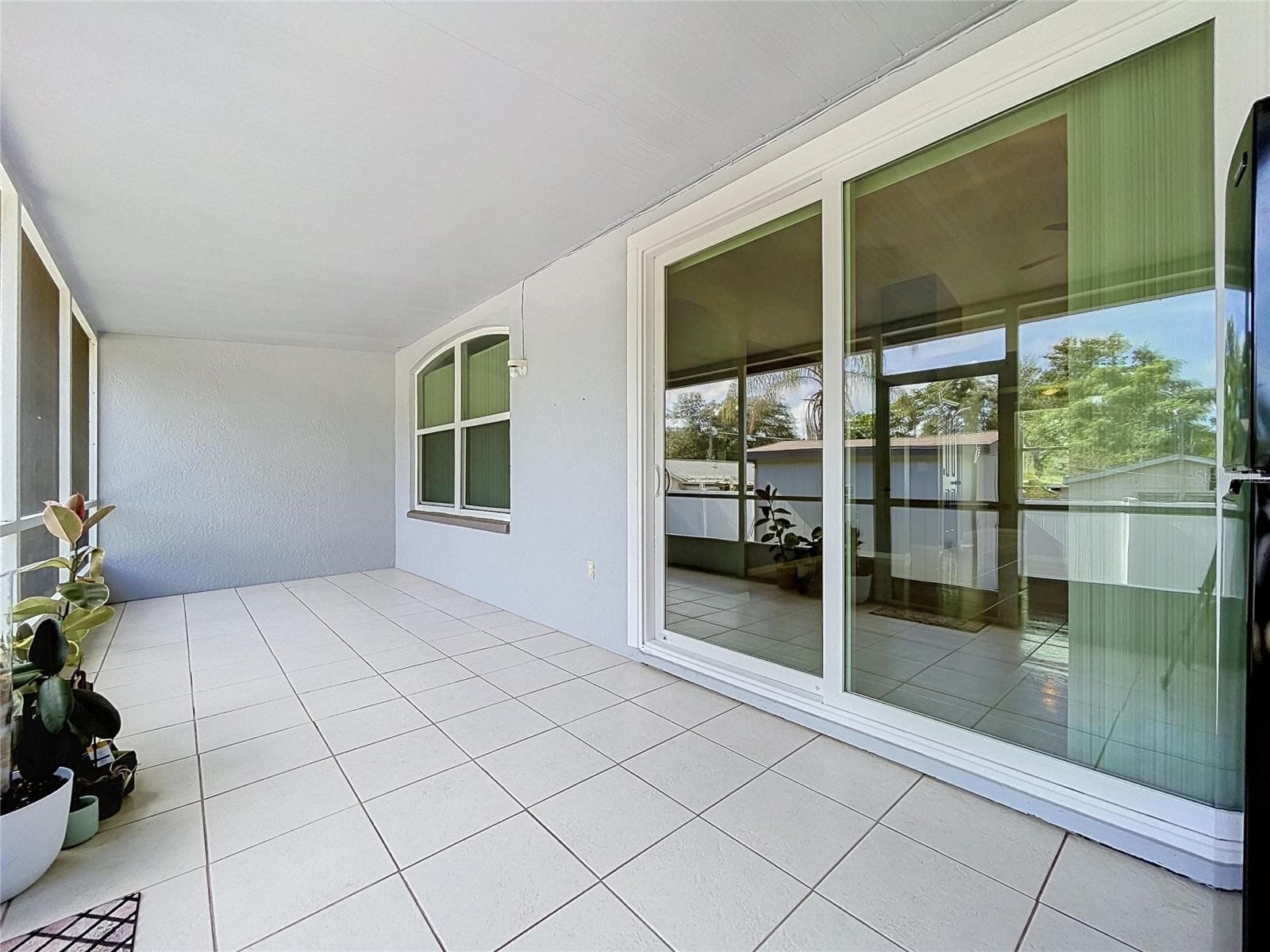 Large Patio with new sliding glass windows - 4209 AMBER RIDGE LN, VALRICO