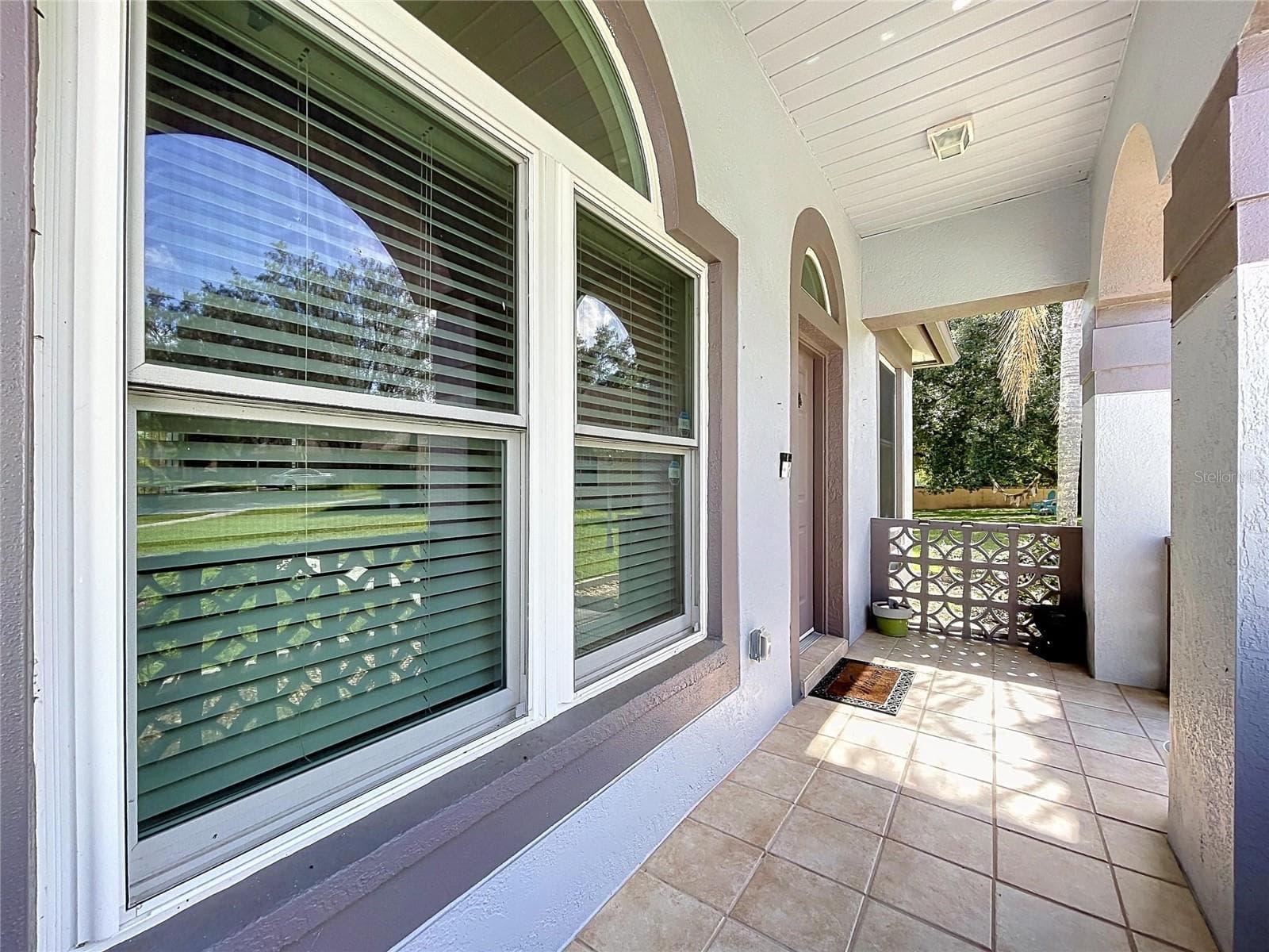 Front Porch - 4209 AMBER RIDGE LN, VALRICO