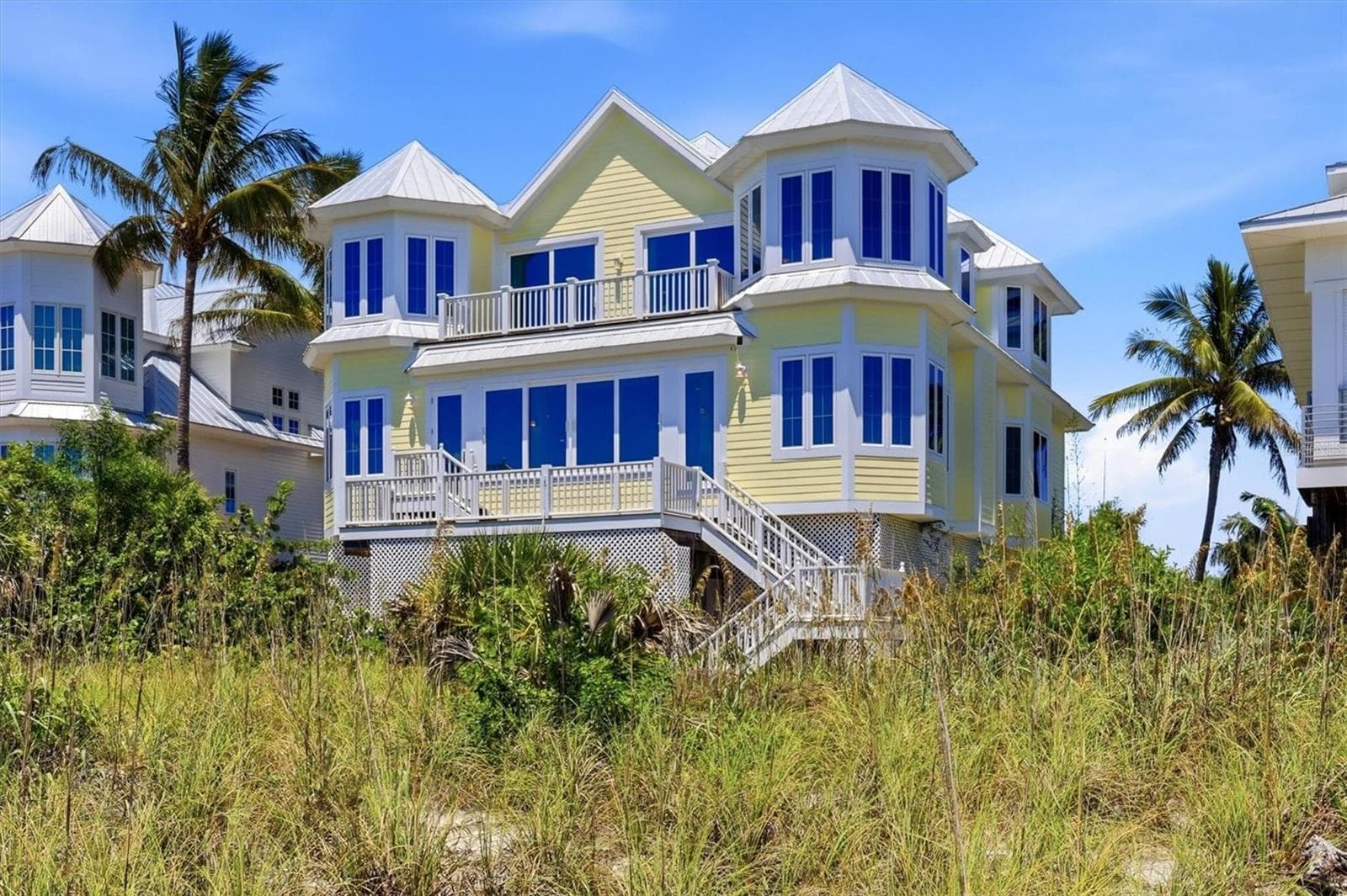 Gorgeous turret-inspired design - 7394 PALM ISLAND DR, PLACIDA
