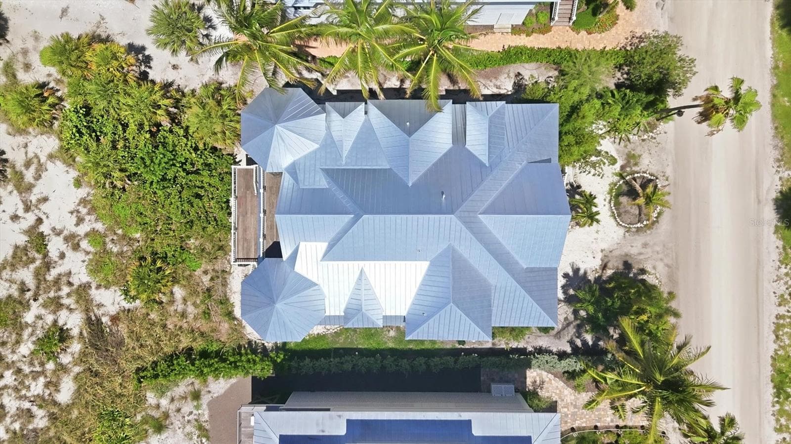 Ultimate design and protection - 7394 PALM ISLAND DR, PLACIDA
