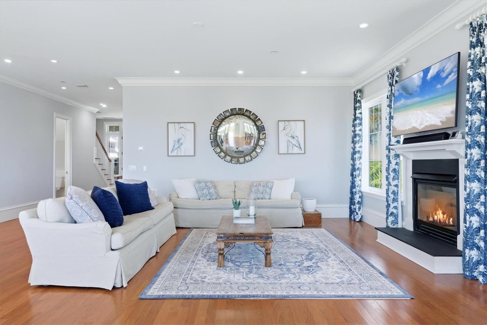 Multiple sitting areas including fireside - 7394 PALM ISLAND DR, PLACIDA