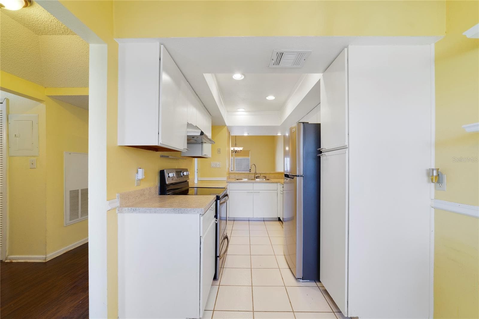 Another view of Kitchen with Pantry - 260 W SABAL PALM PL, LONGWOOD