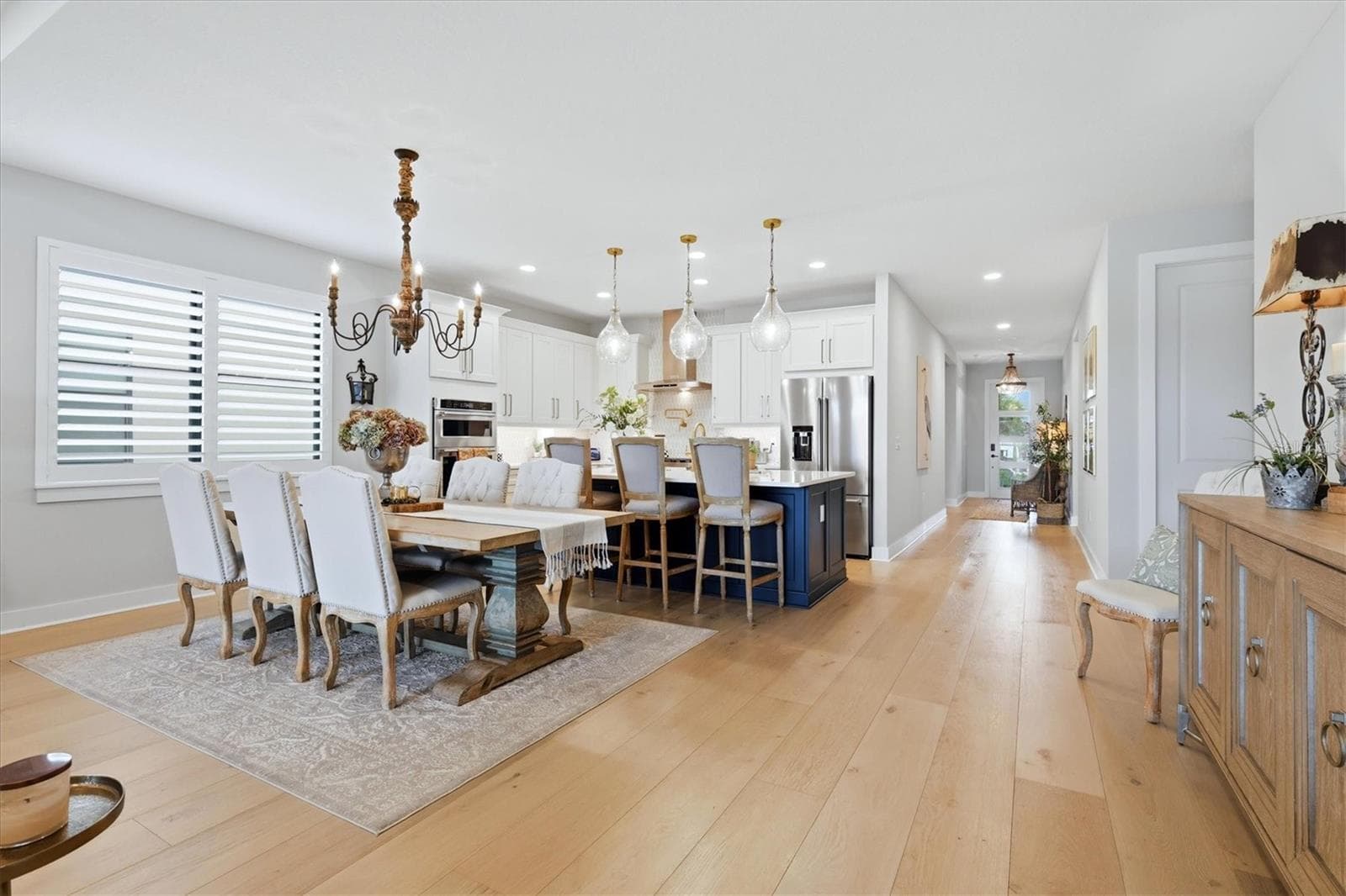 Single Family Residence at 18580 MIDSUMMER PL, VENICE, photo 14 of 84