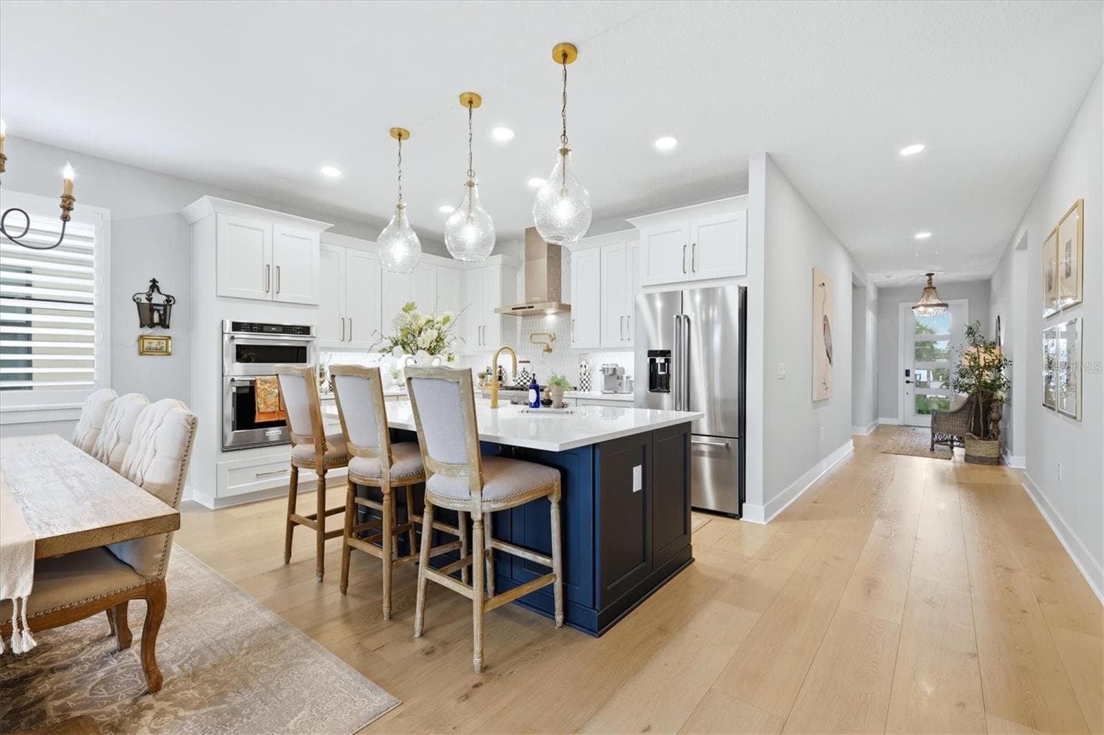 Single Family Residence at 18580 MIDSUMMER PL, VENICE, photo 12 of 84