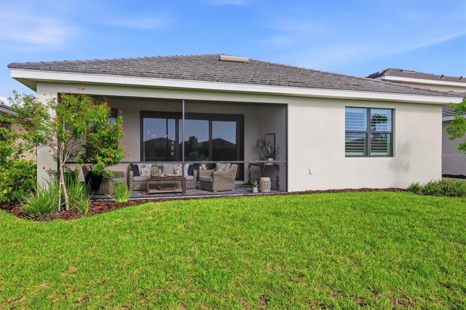 Single Family Residence at 18580 MIDSUMMER PL, VENICE, photo 39 of 84