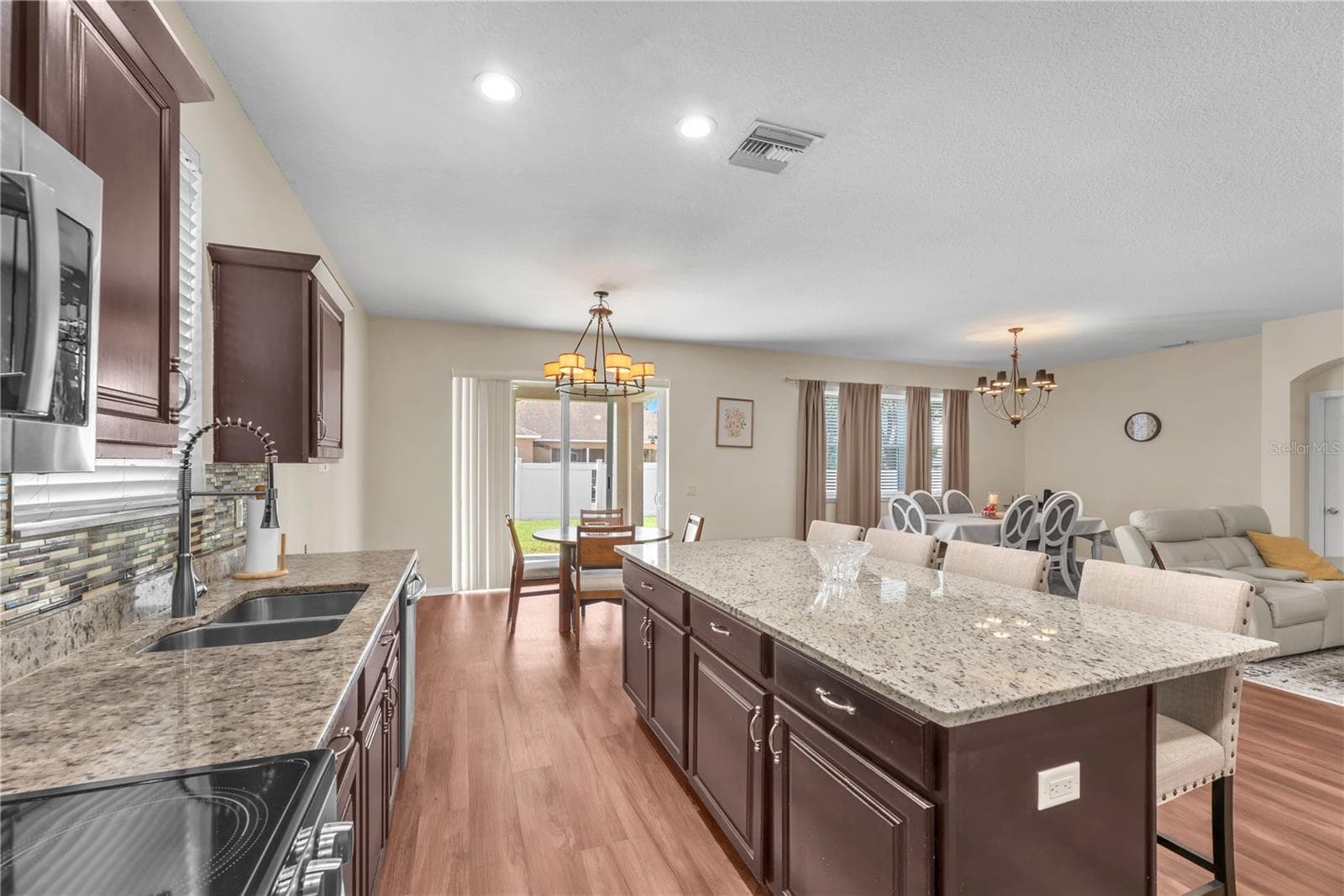 Single Family Residence at 1407 RUSHGROVE CIR, DOVER, photo 11 of 33