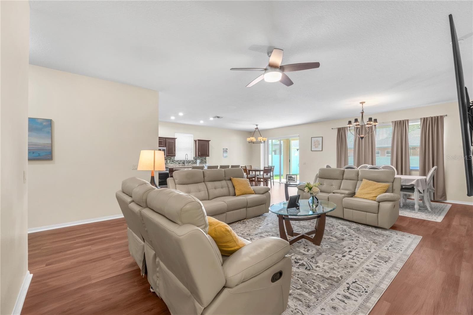 Single Family Residence at 1407 RUSHGROVE CIR, DOVER, photo 14 of 33