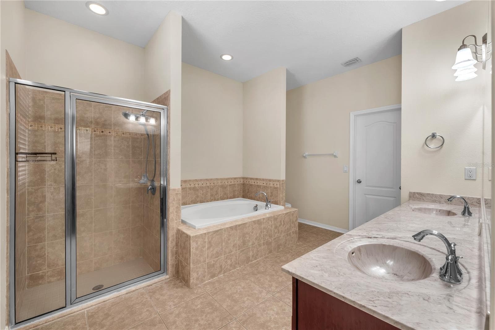 Single Family Residence at 1407 RUSHGROVE CIR, DOVER, photo 21 of 33