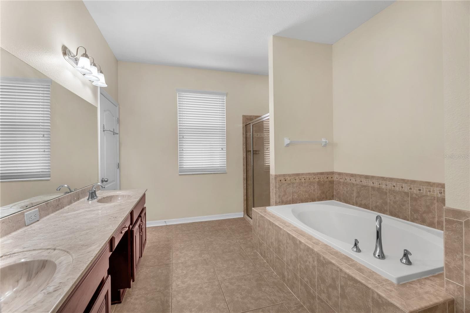 Single Family Residence at 1407 RUSHGROVE CIR, DOVER, photo 22 of 33