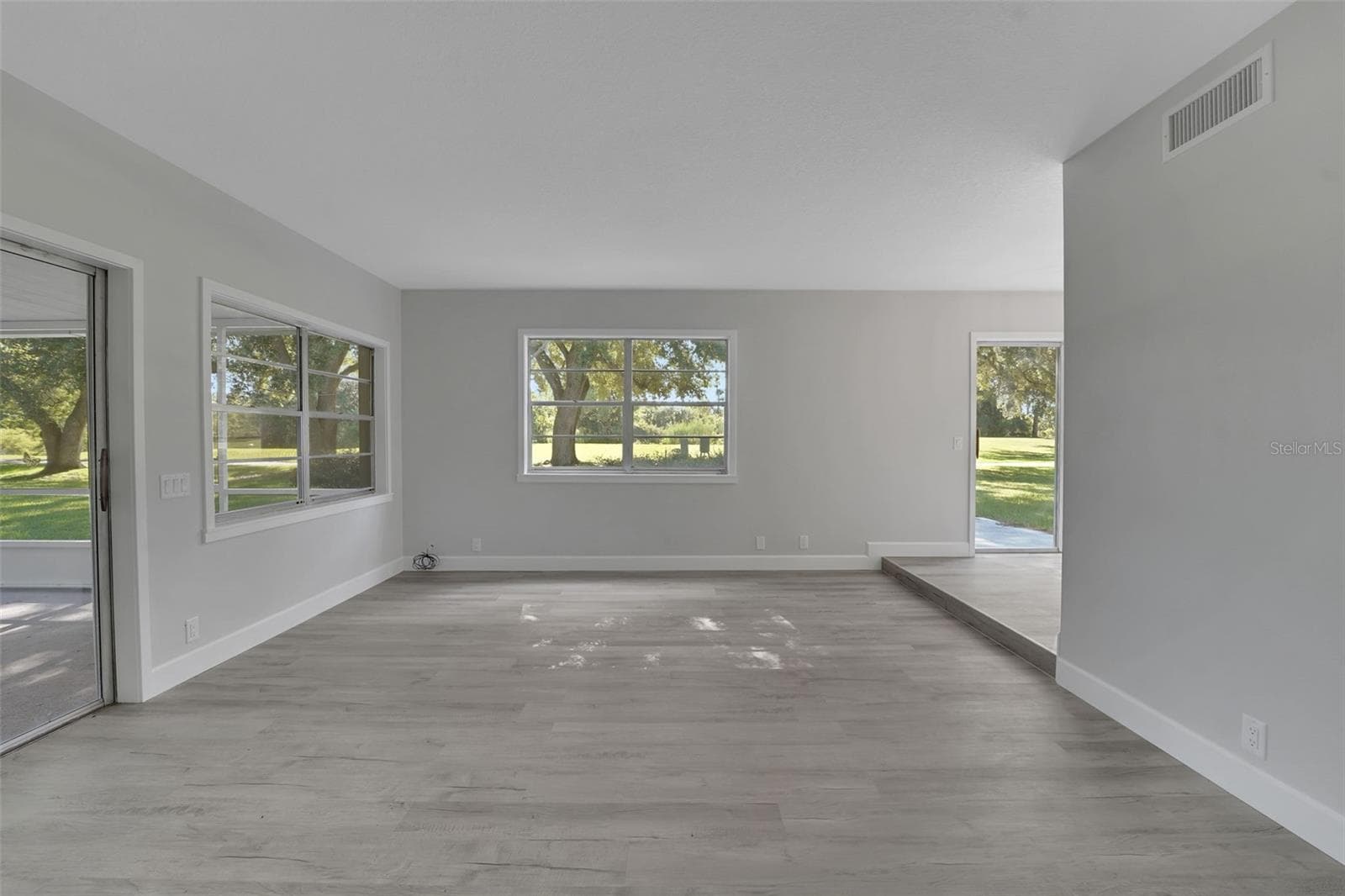 Single Family Residence at 300 GREENFIELD RD, WINTER HAVEN, photo 9 of 41