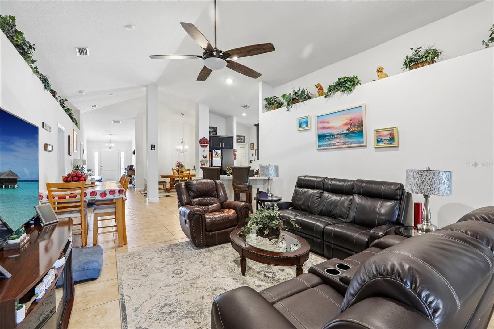 Living room - 16214 VINE CLIFF AVE, HUDSON