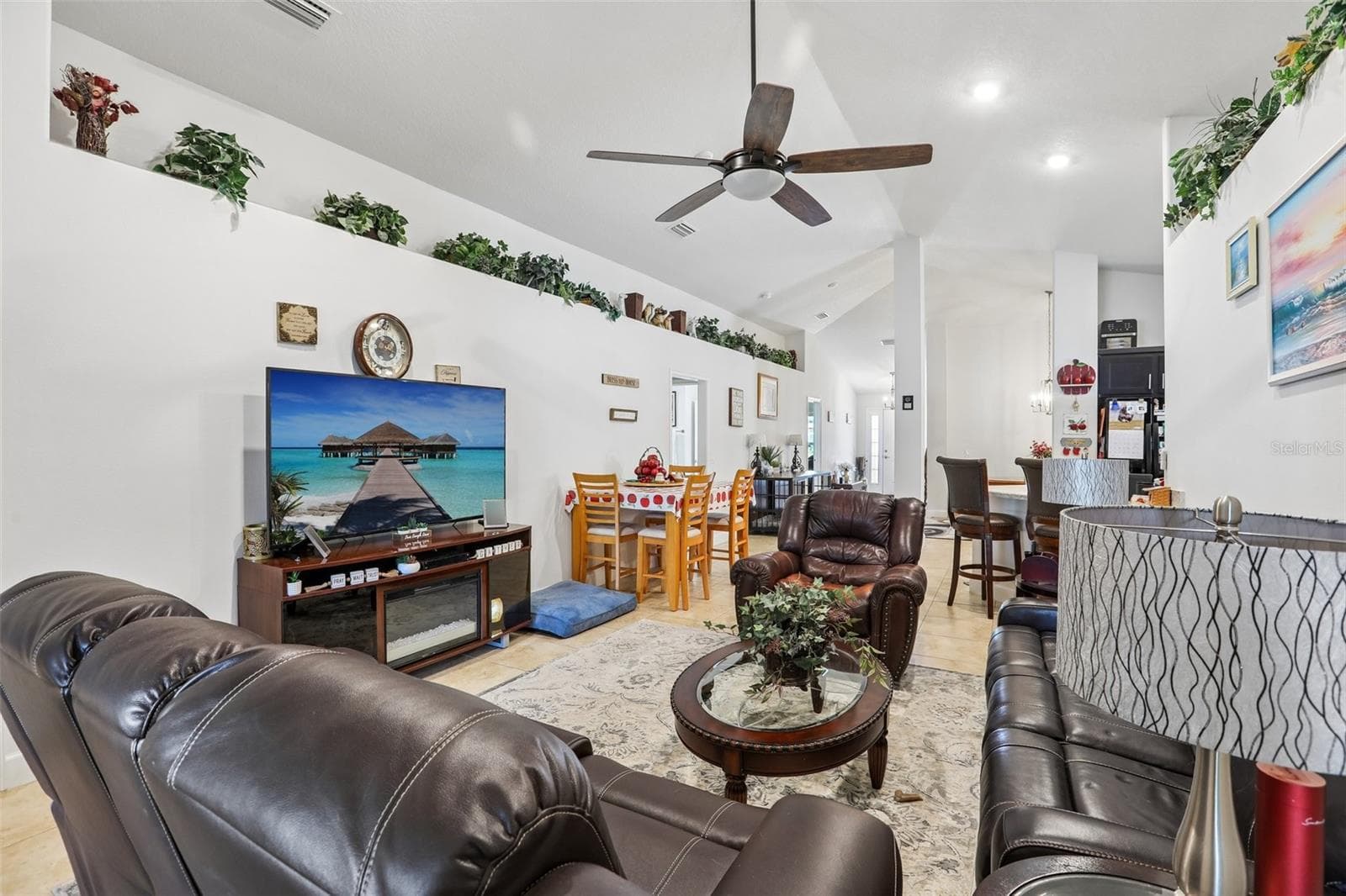 Living room - 16214 VINE CLIFF AVE, HUDSON