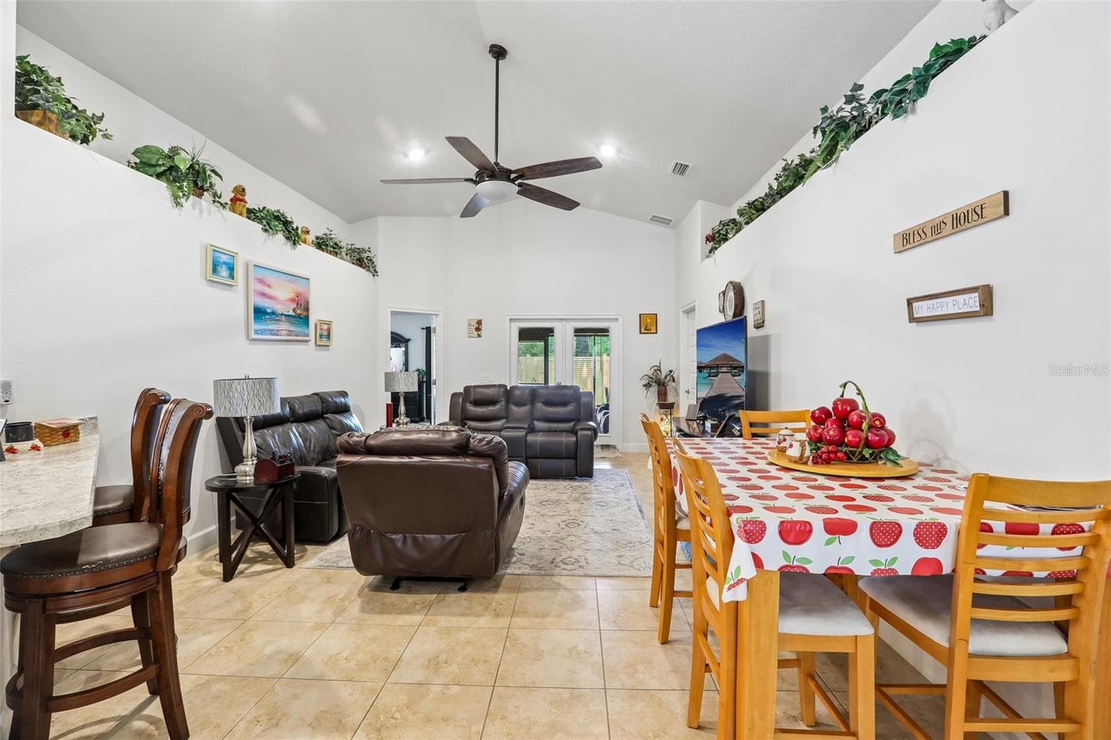 View into the living room area - 16214 VINE CLIFF AVE, HUDSON