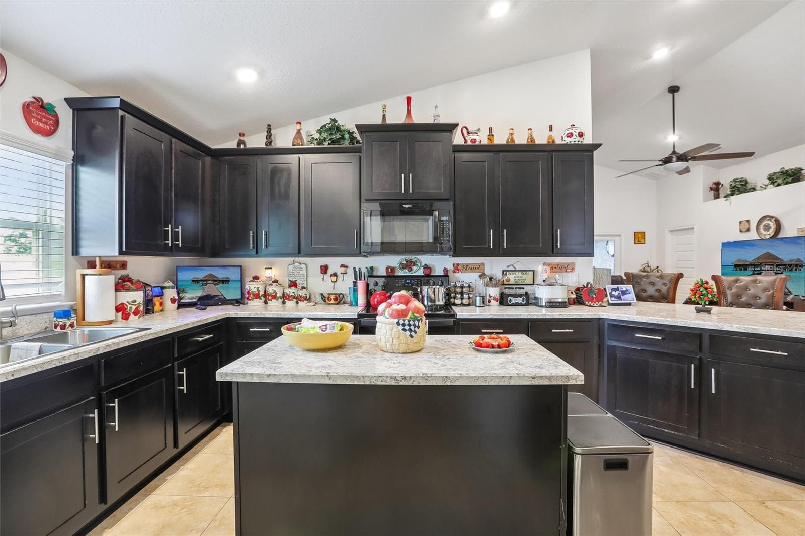 View into the kitchen area - 16214 VINE CLIFF AVE, HUDSON
